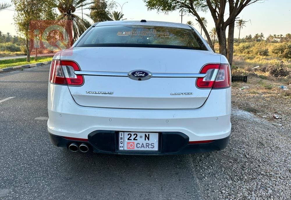 Ford Taurus